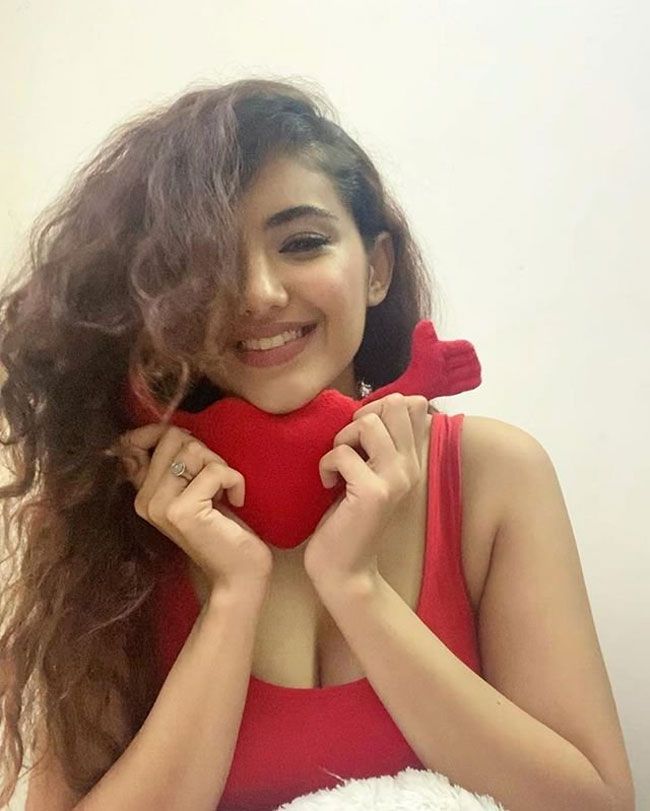 Malvika Sharma Instagram Wallpapers